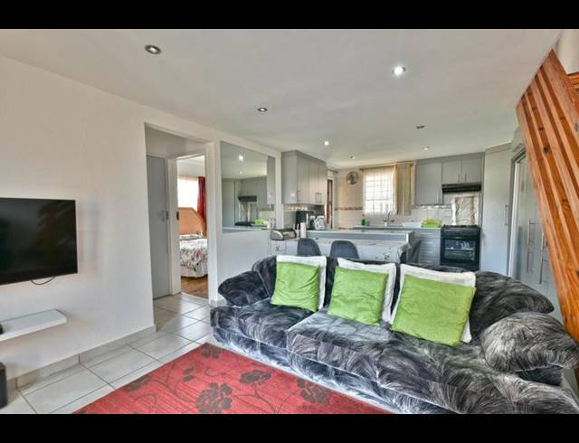 2 BEDROOM HOUSE FOR SALE IN RADIOKOP